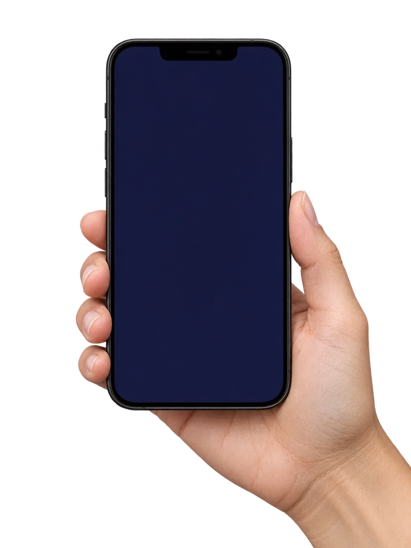 Una mano tiene uno smartphone davanti a un mobile